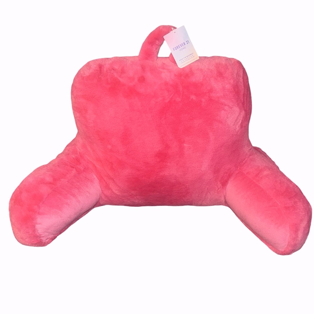 Forever 21 Home
Pink Raspberry Faux Fur Backrest
31”x20”x16”
Retail $120
NEW NWT